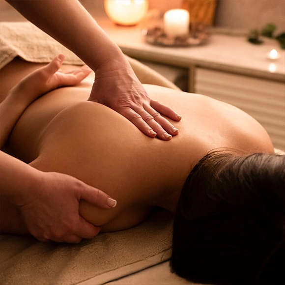 Quiromasaje descontracturante en zona de espalda